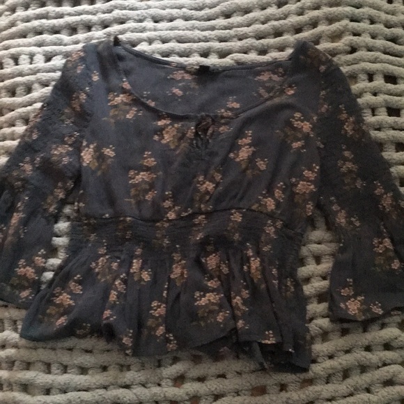 Blue AEO Floral Size M Blouse - Picture 1 of 2